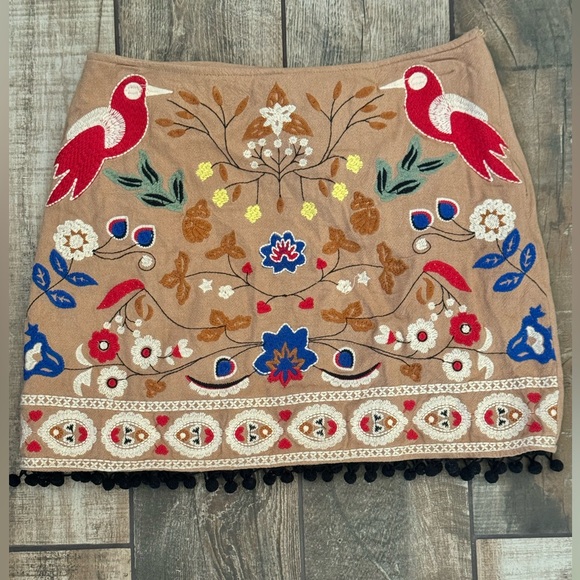 Umgee Dresses & Skirts - EUC Umgee Embroidered Mini Skirt Size Medium